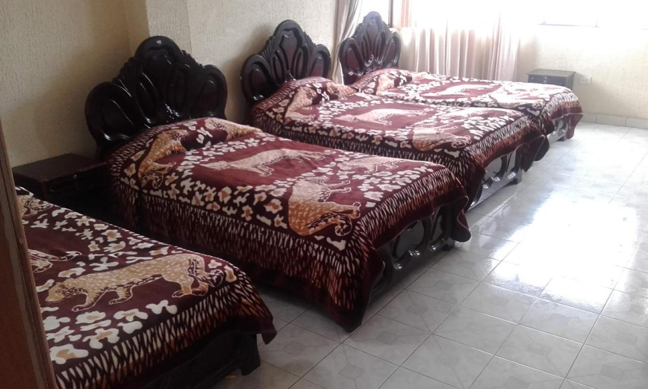 Hostal Lesly Salome Tulcan Bagian luar foto